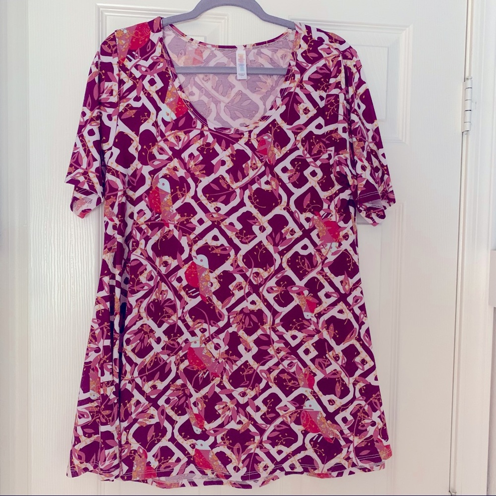LuLaRoe Favorite Tee - Large